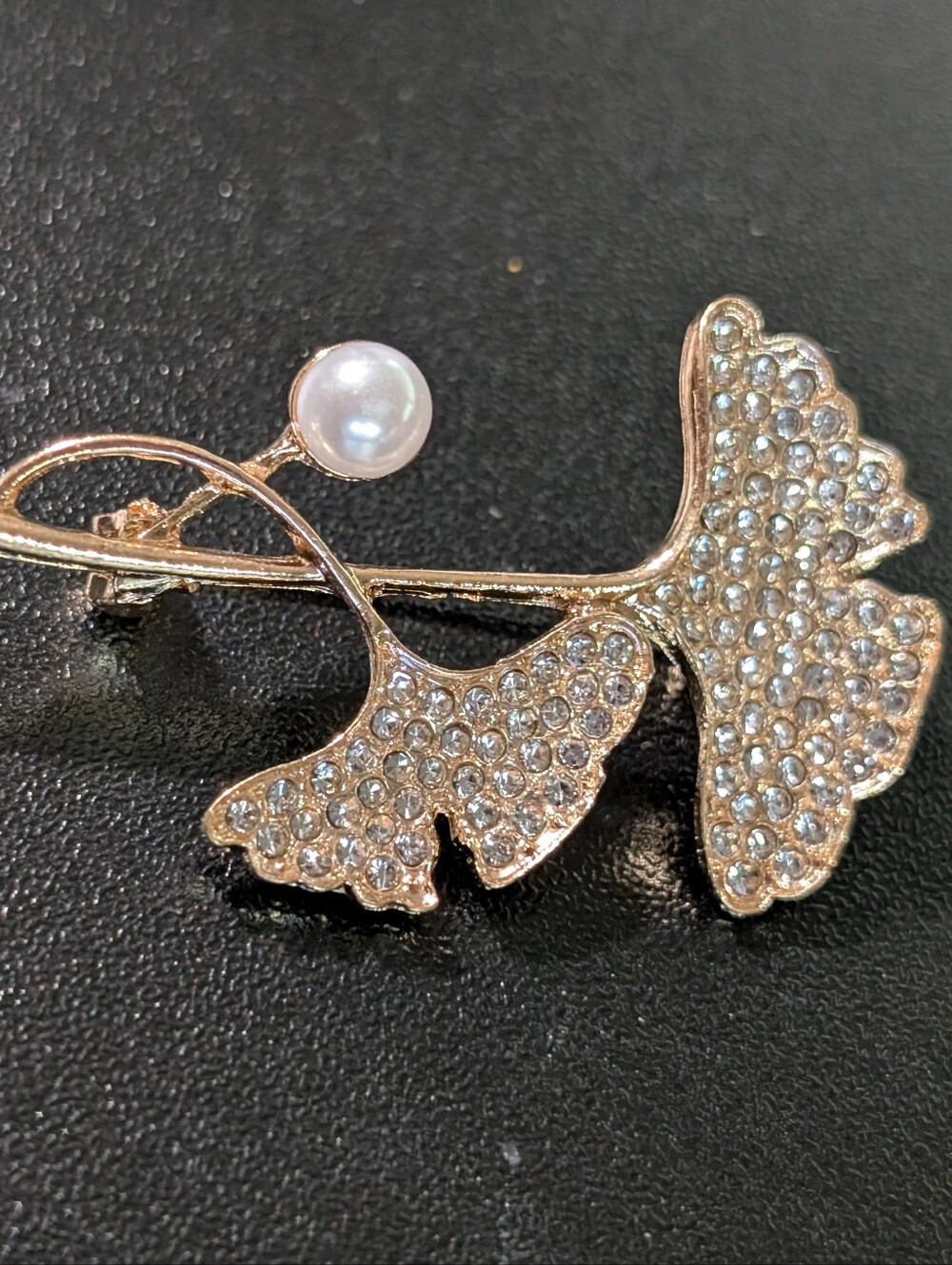 Elegant Gold-Tone Ginkgo Leaf Brooch with Pearl Accent